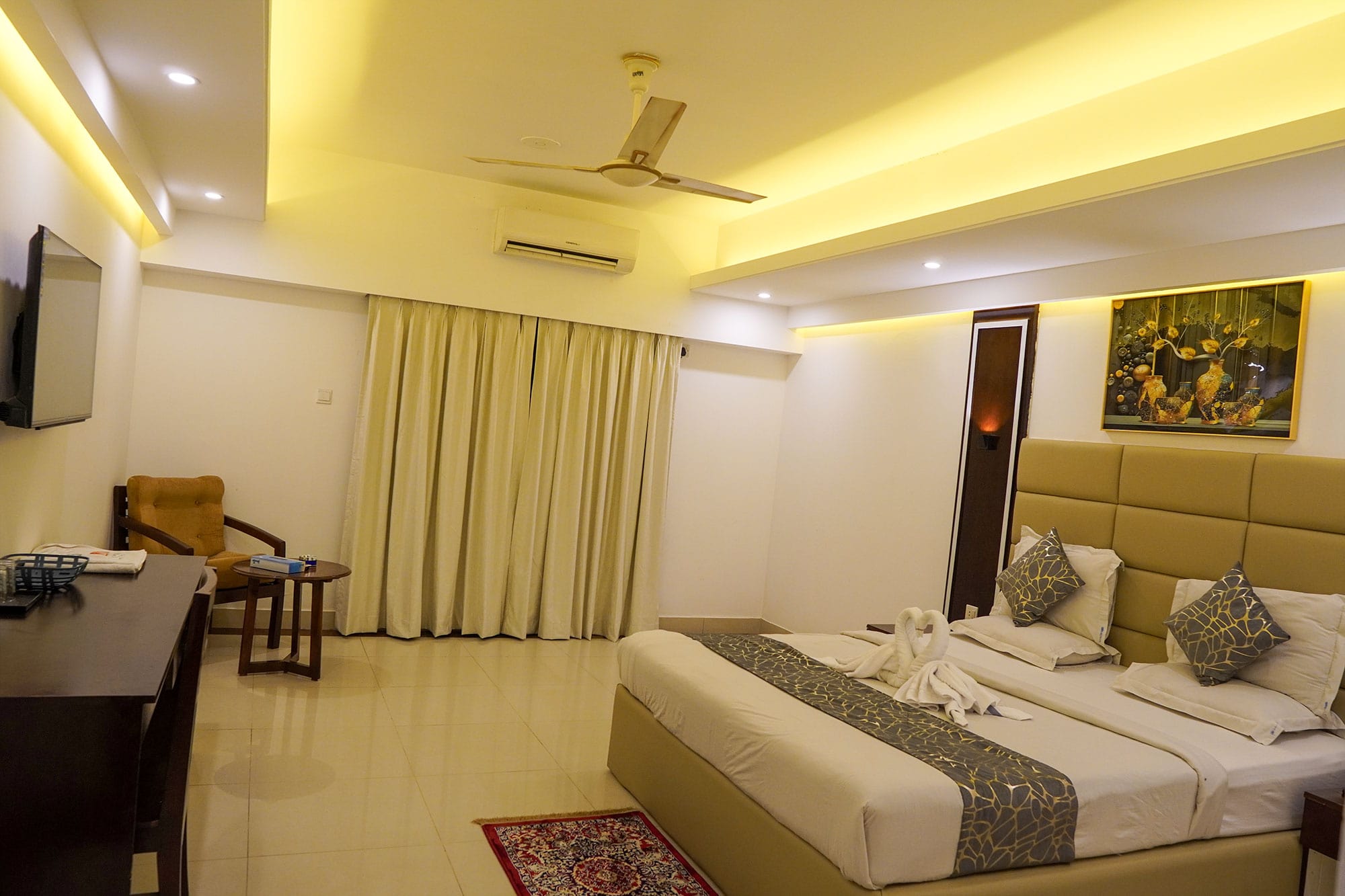 Deluxe Couple Room