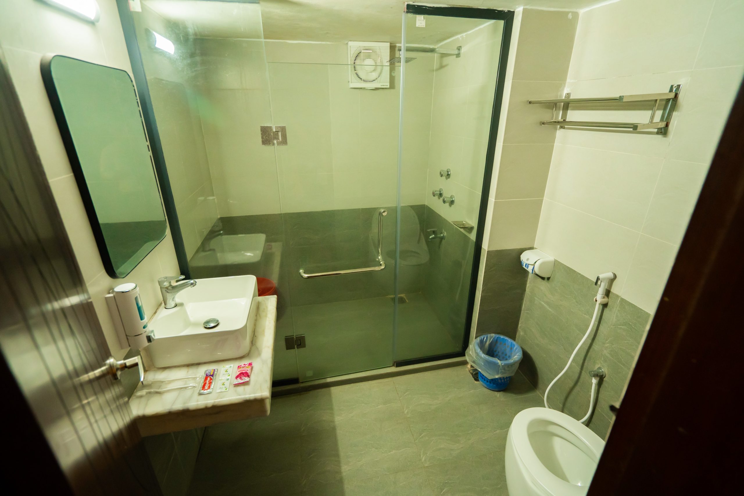 Couple Room 4 %Hotel Coxs Hilton%